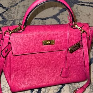 Genuine hot pink leather bag. 🩷Gently used in almost new condition !🩷🩷✨